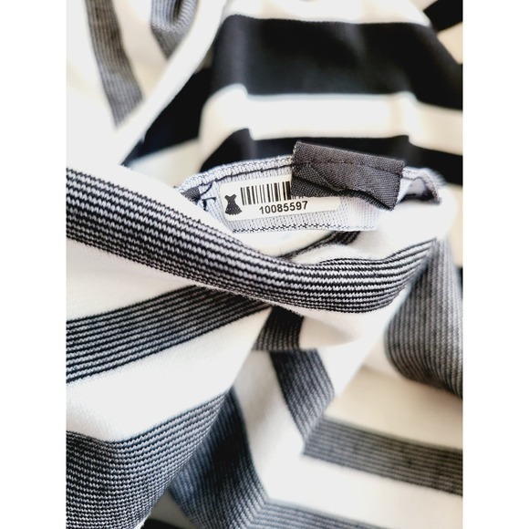 Soon Maternity Leo Cap Sleeve Maternity Dress - Picture 11 of 11